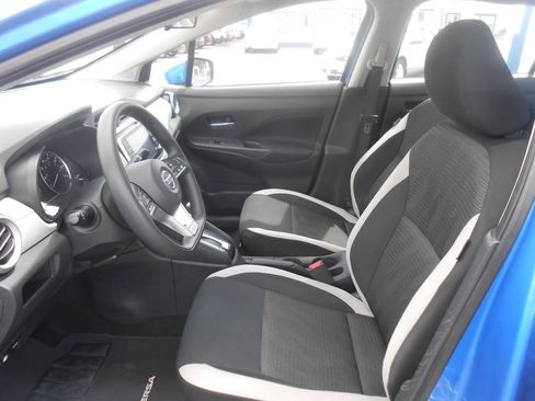 Used 2021 Nissan Versa SV image 11
