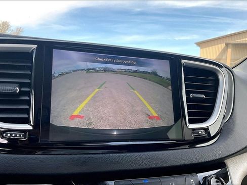 Used 2023 Chrysler Pacifica Touring-L image 19