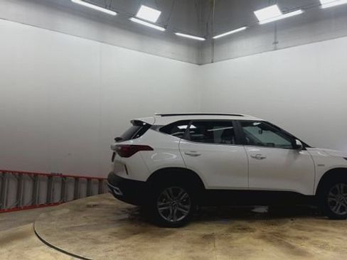 Used 2023 Kia Seltos S image 8