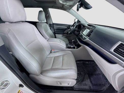 Used 2019 Toyota Highlander Limited FWD image 31