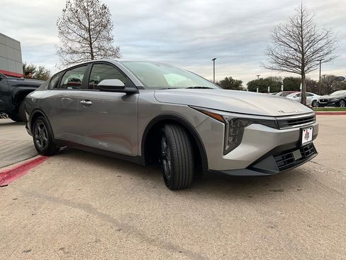 Used 2025 Kia K4 LXS image 4