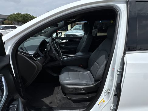 Used 2024 Buick Enclave Premium image 15