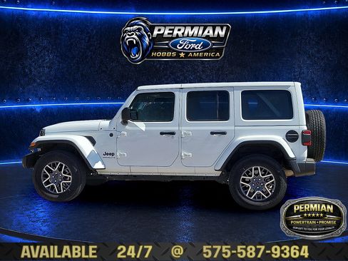Used 2025 Jeep Wrangler Unlimited Sahara AWD/4WD image 2