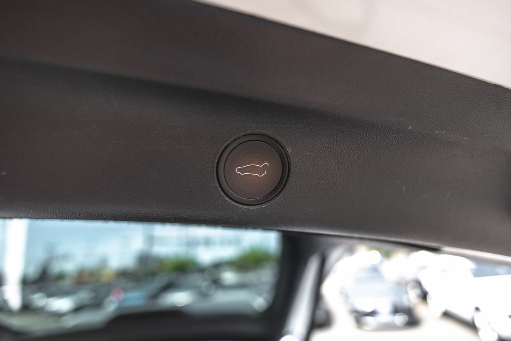 Used 2021 Tesla Model Y Long Range AWD/4WD image 28
