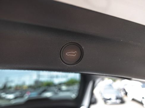 Used 2021 Tesla Model Y Long Range AWD/4WD image 28