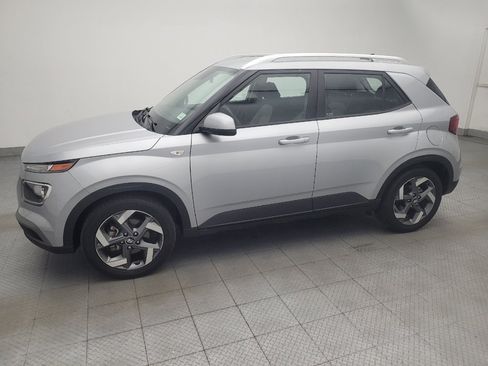 Used 2021 Hyundai Venue SEL FWD image 2