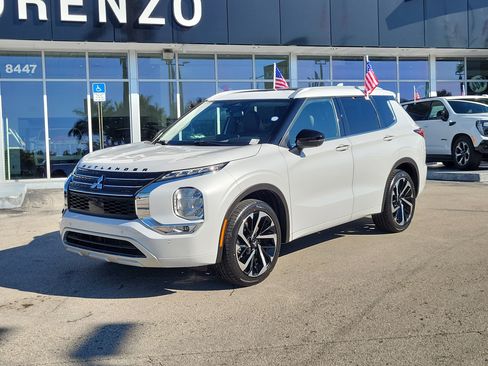 Used 2024 Mitsubishi Outlander SEL Black Edition image 1