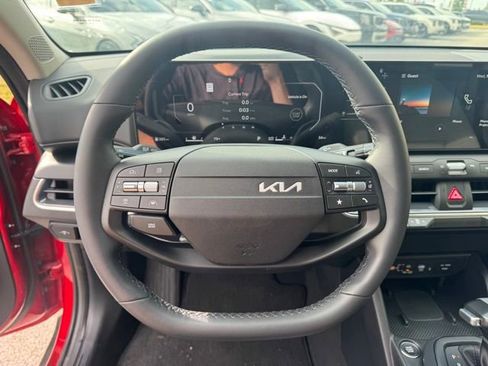 Used 2025 Kia K4 EX FWD image 25