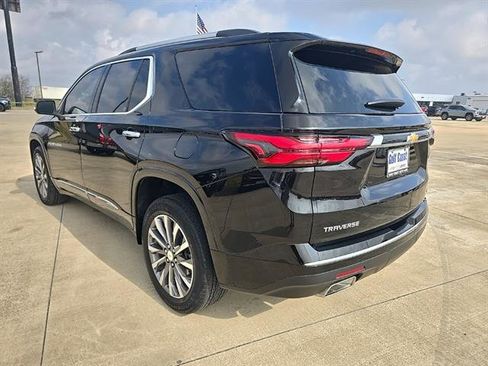 Used 2023 Chevrolet Traverse Premier FWD image 6