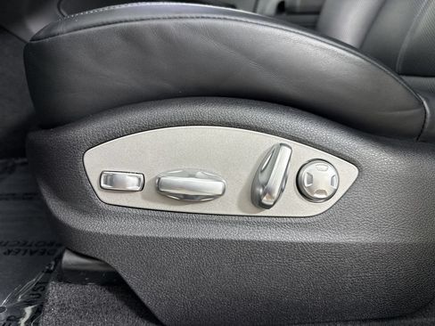 Certified 2025 Porsche Macan S AWD/4WD image 39