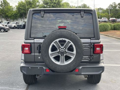 Used 2019 Jeep Wrangler Unlimited Sahara AWD/4WD image 6