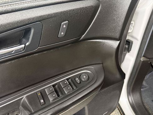 Used 2016 GMC Acadia SLE AWD/4WD image 17
