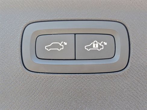 Used 2022 Volvo XC90 T8 Inscription w/ Advanced Package image 12