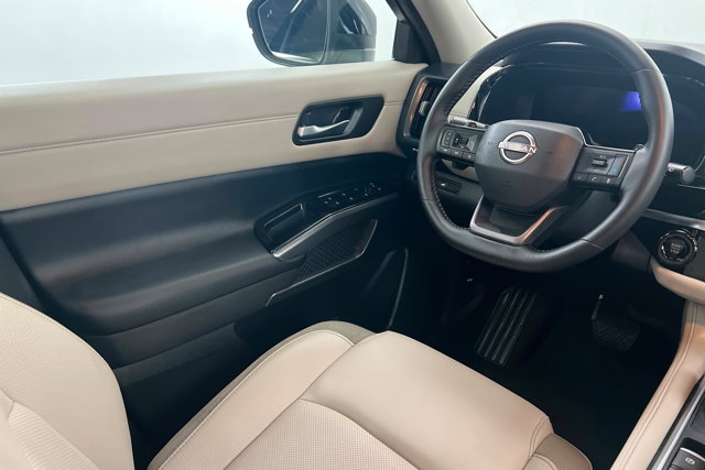 Used 2026 Nissan Pathfinder SL AWD/4WD image 11