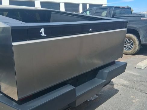 Used 2024 Tesla Cybertruck AWD Crew Cab image 9