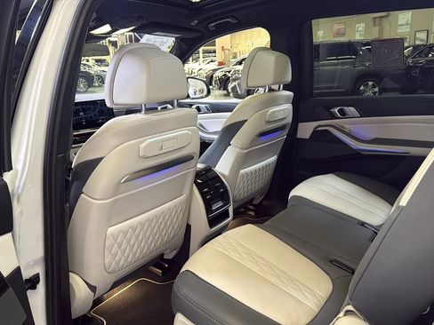 Used 2023 BMW X7 xDrive40i w/ M Sport Package AWD/4WD image 29