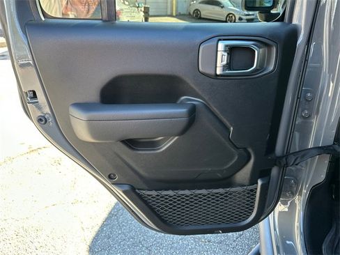 Used 2023 Jeep Gladiator Sport image 21