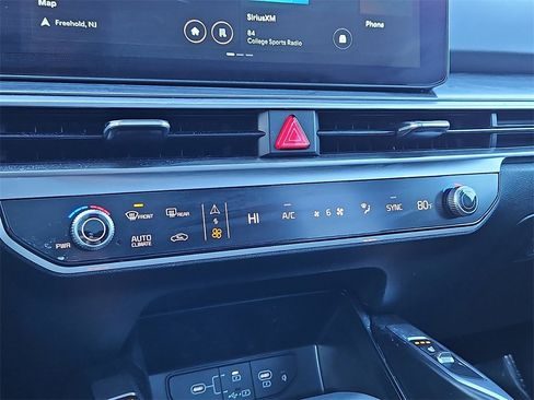 Certified 2025 Kia Sorento EX w/ Panoramic Sunroof Package image 20