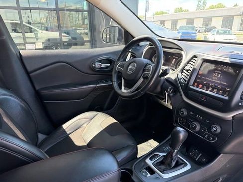Used 2016 Jeep Cherokee Trailhawk AWD/4WD image 12