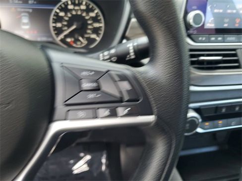 Used 2024 Nissan Altima 2.5 SV image 23