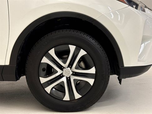 Used 2017 Toyota RAV4 LE image 7