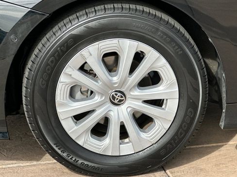 Certified 2022 Toyota Prius LE image 34
