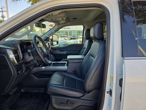 Used 2025 Ford F350 Lariat w/ Lariat Ultimate Package AWD/4WD image 9