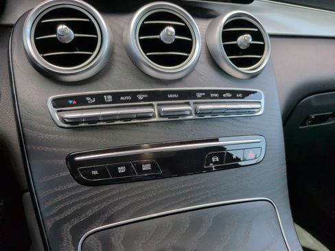 Used 2022 Mercedes-Benz GLC 300 image 17