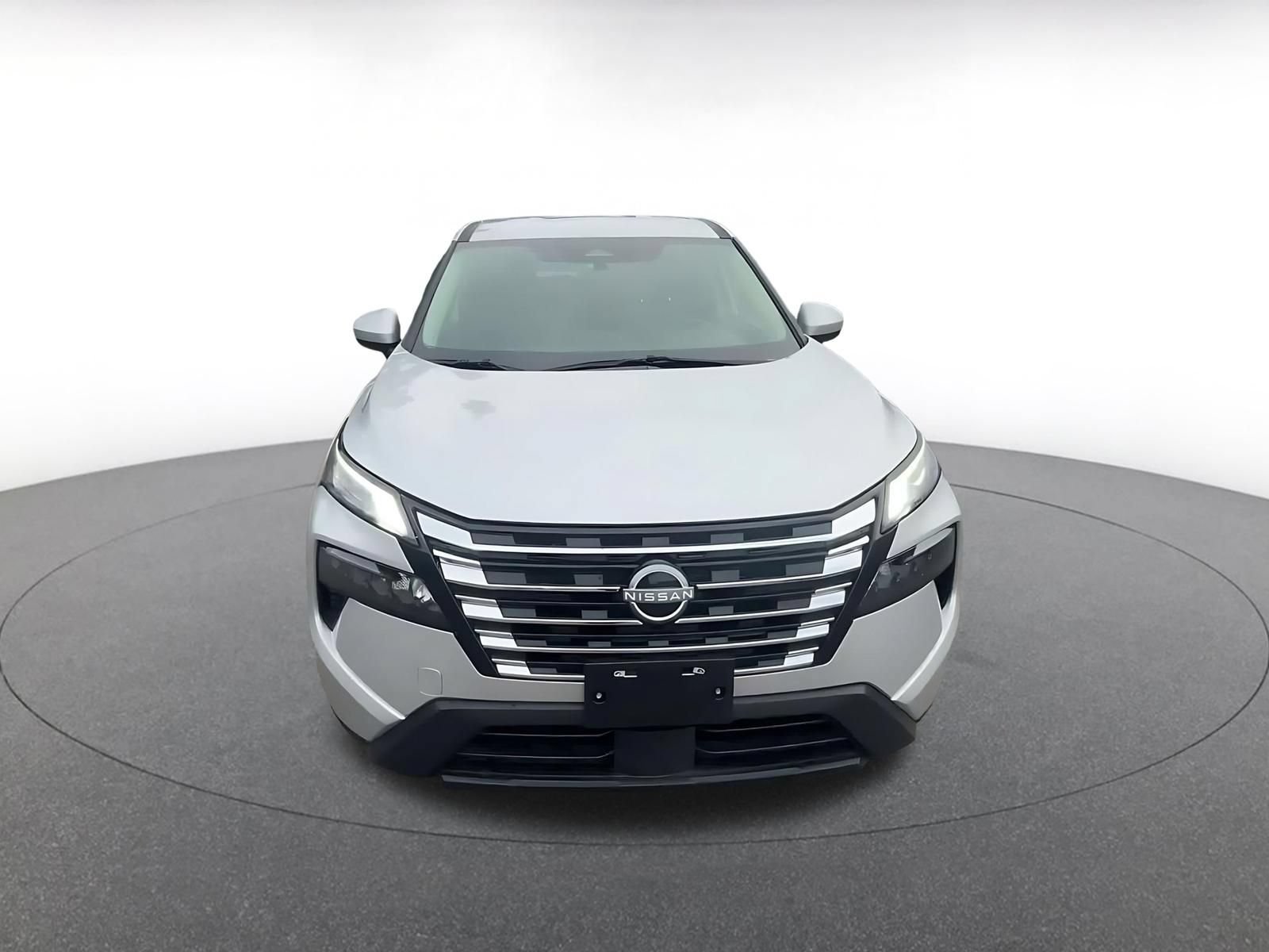 Used 2025 Nissan Rogue SV AWD/4WD image 4
