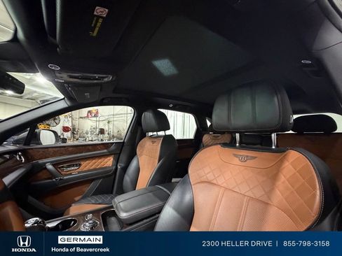 Used 2018 Bentley Bentayga AWD/4WD image 18