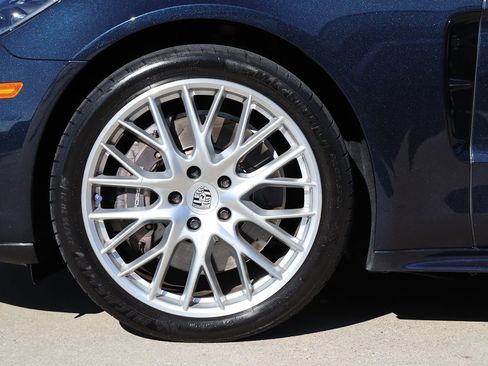 Used 2018 Porsche Panamera 4 image 59