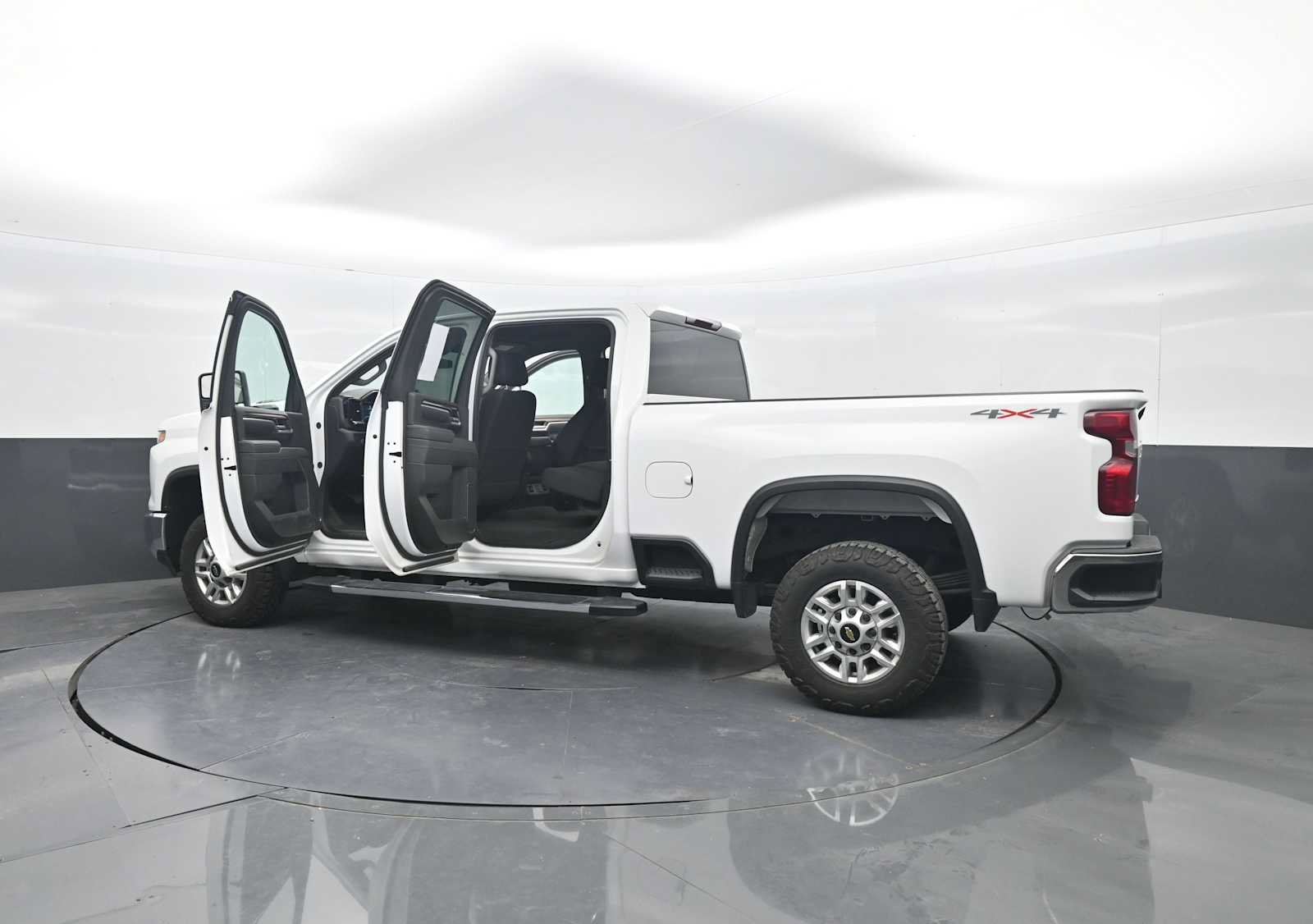 Used 2025 Chevrolet Silverado 2500 LT w/ Convenience Package AWD/4WD image 50