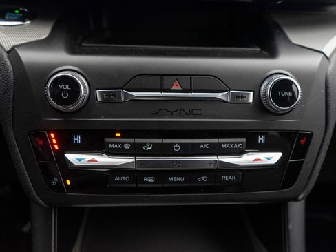 Used 2020 Ford Explorer XLT w/ Equipment Group 202A image 20