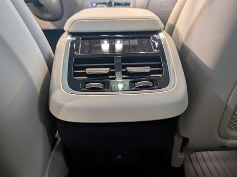 New 2026 Volvo XC60 B5 Ultra w/ Protection Package Premier image 26