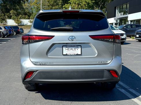 Used 2022 Toyota Highlander XLE image 6