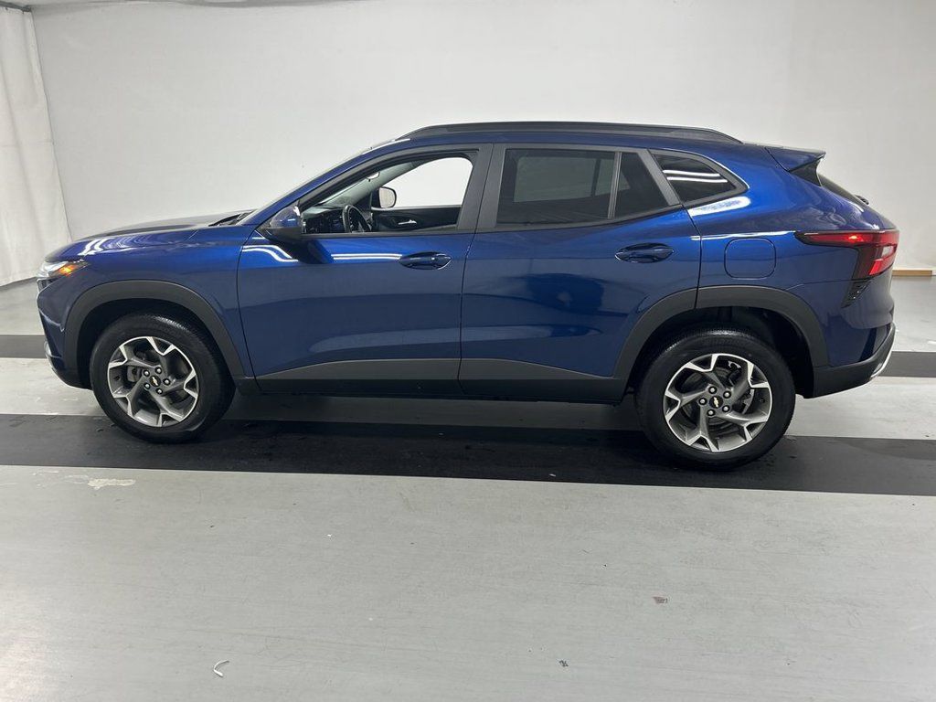 Certified 2024 Chevrolet Trax LT w/ LT Convenience Package FWD image 6