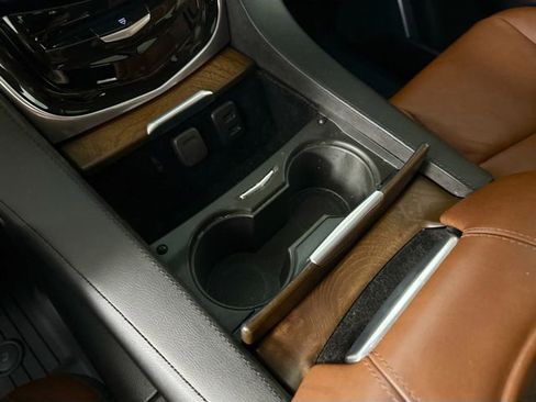 Used 2020 Cadillac Escalade Luxury image 37