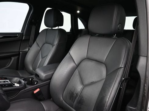 Certified 2025 Porsche Macan AWD/4WD image 5