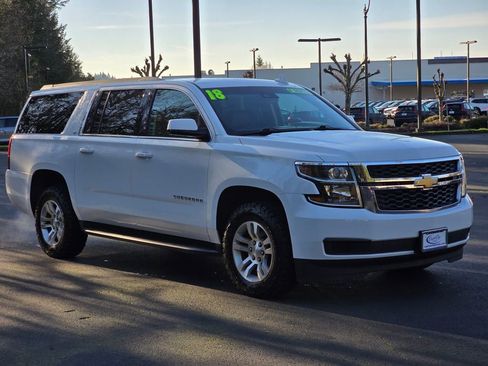 Used 2018 Chevrolet Suburban LT image 3