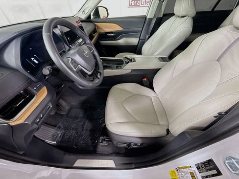 Used 2024 Toyota Grand Highlander AWD image 26