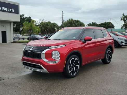 Used 2024 Mitsubishi Outlander SEL FWD image 3