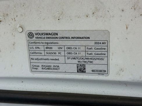 Used 2024 Volkswagen Tiguan SE image 18