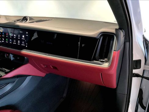 Used 2025 Porsche Cayenne Turbo image 23