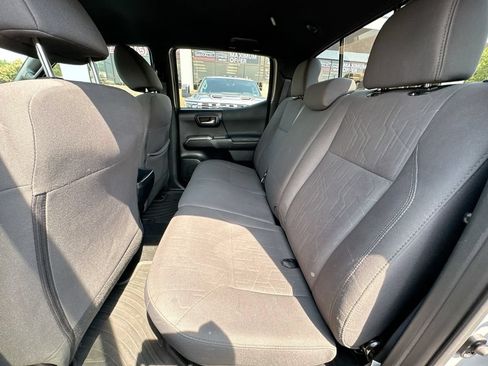 Used 2018 Toyota Tacoma TRD Sport RWD image 4