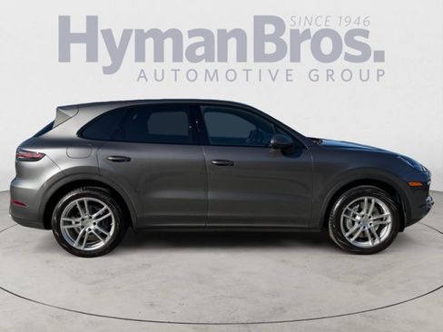 Used 2022 Porsche Cayenne AWD/4WD image 2