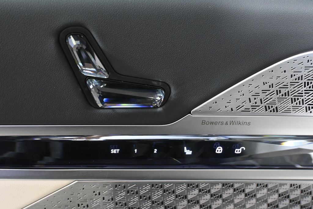 Certified 2023 BMW 760i xDrive w/ Executive Package AWD/4WD image 28