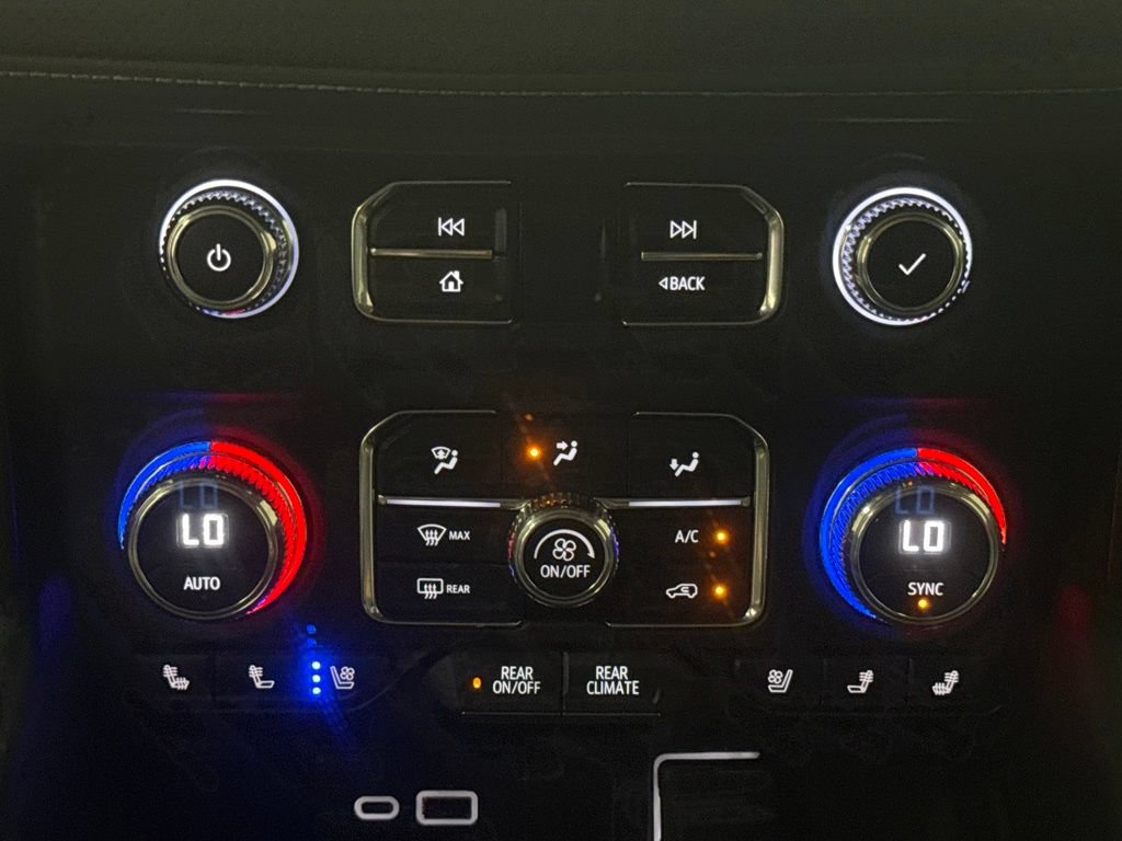Used 2023 GMC Yukon AT4 w/ Technology Package AWD/4WD image 16