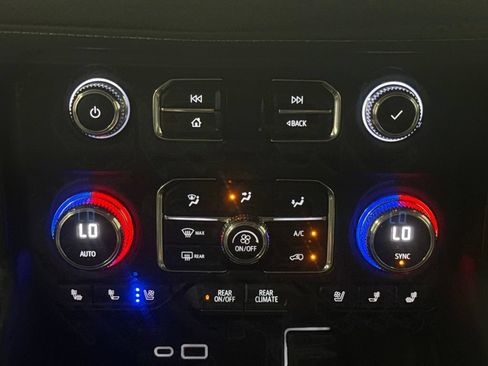 Used 2023 GMC Yukon AT4 w/ Technology Package AWD/4WD image 16