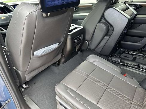 Used 2025 Chevrolet Tahoe High Country AWD/4WD image 15