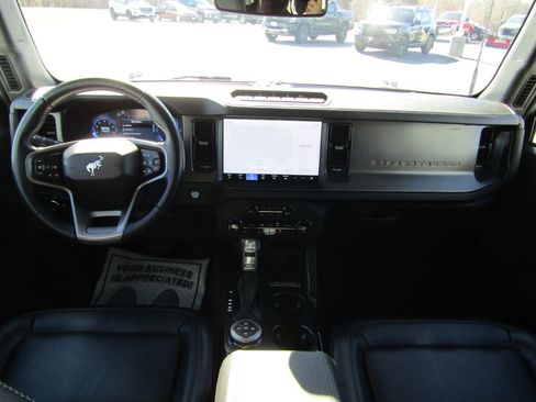 Used 2025 Ford Bronco Badlands AWD/4WD image 13